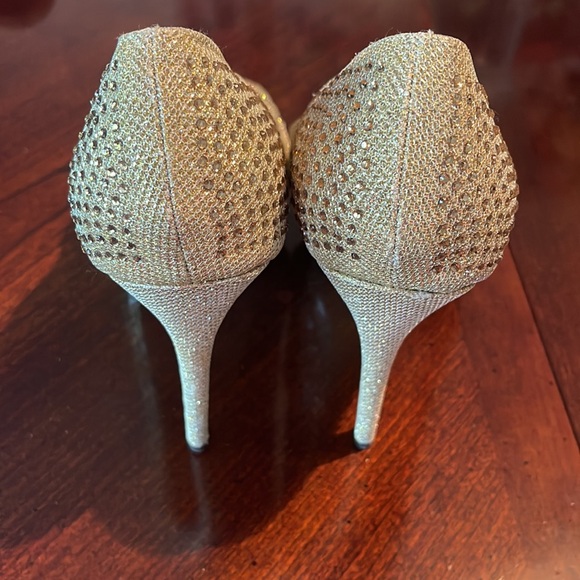 Gold open toe pumps. Brand Celeste. - Picture 3 of 7